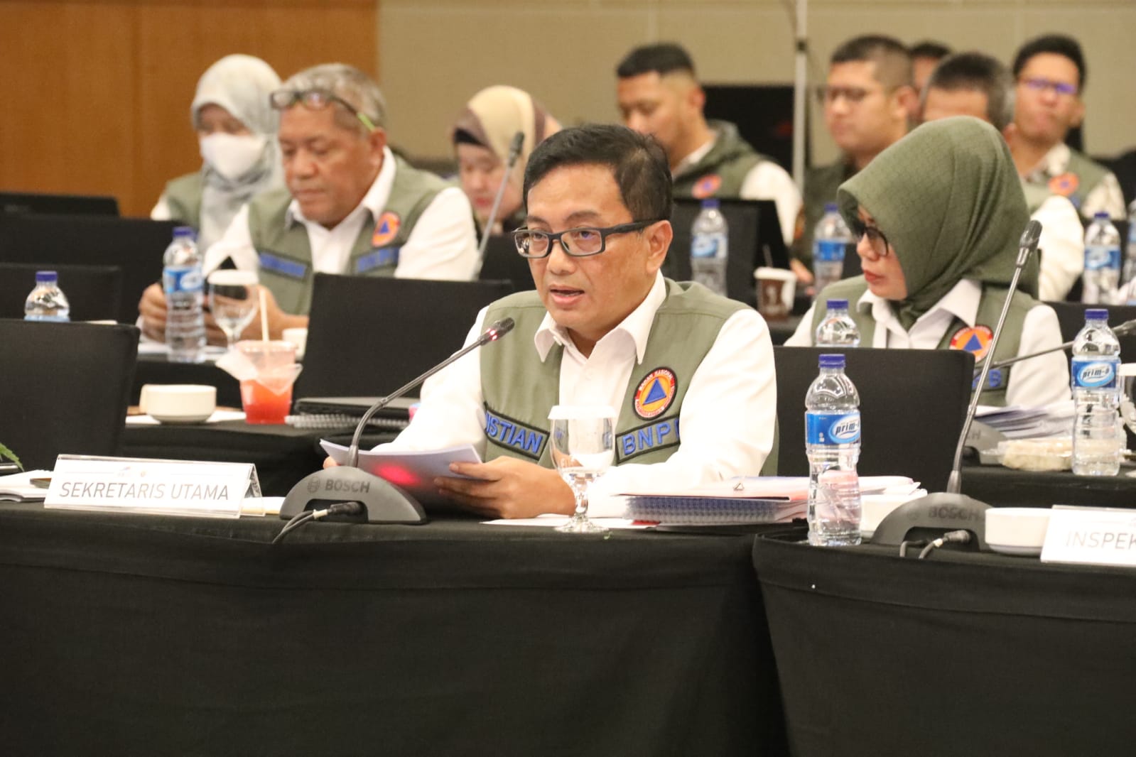Plt. Sekretaris Utama mewakili Kepala BNPB memimpin Rapat Konsiyering antara Badan Nasional Penanggulangan Bencana (BNPB) dengan Komisi VIII DPR RI yang dihelat di Tangerang Selatan, Banten pada Selasa (6/6). 
